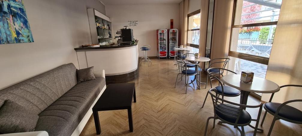 Hotel Astoria リッチョーネ エクステリア 写真